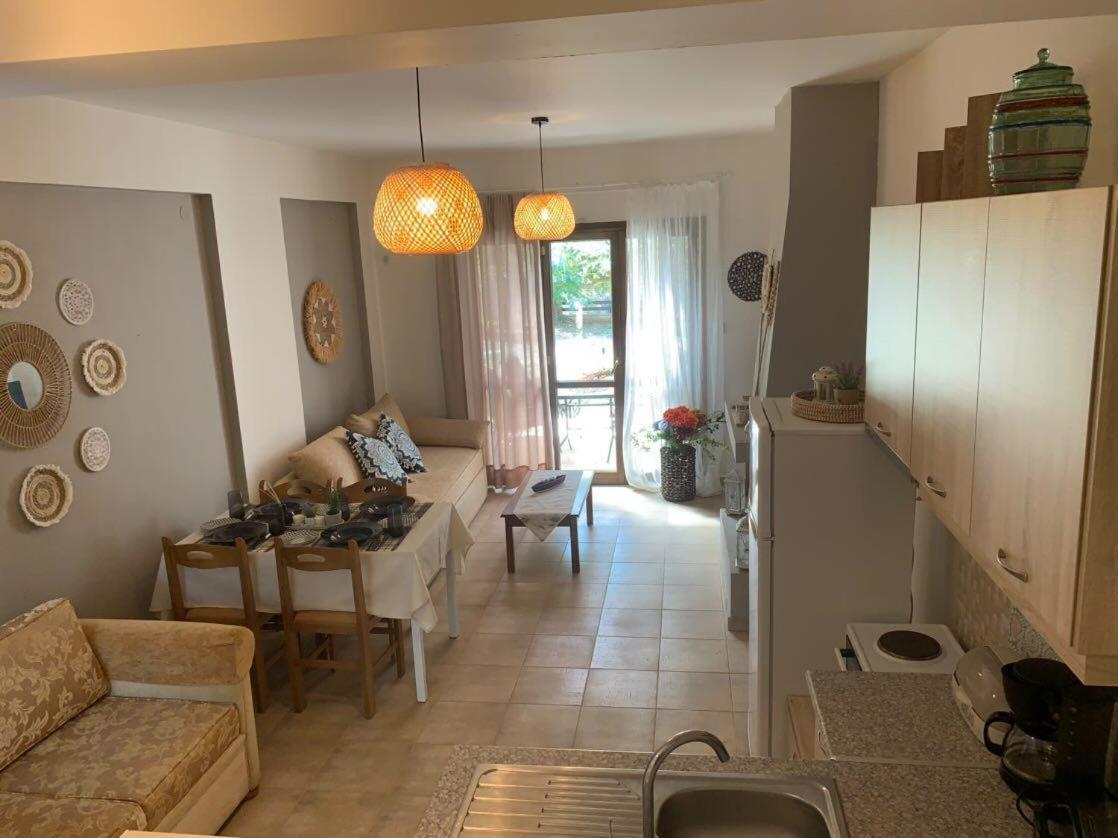 Christina'S Seaside Villa อาฟิสโซส ภายนอก รูปภาพ